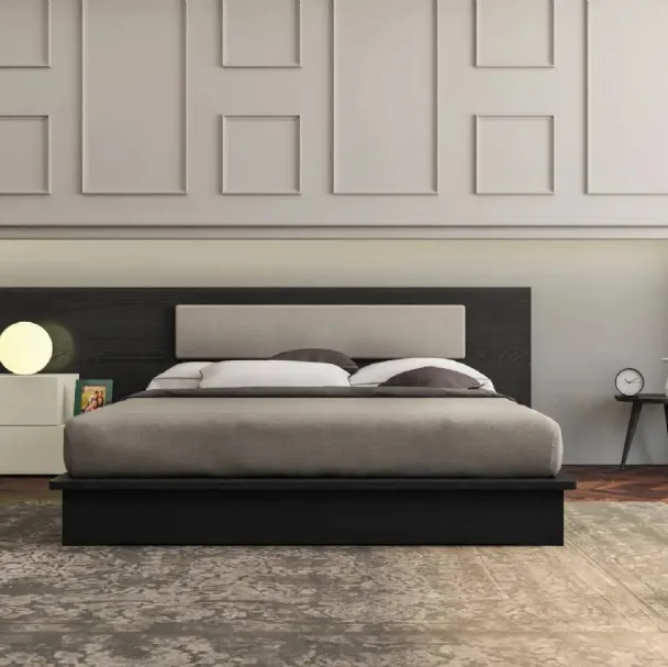 Letto con testiera alta in rovere Essential di Fratelli Mirandola
