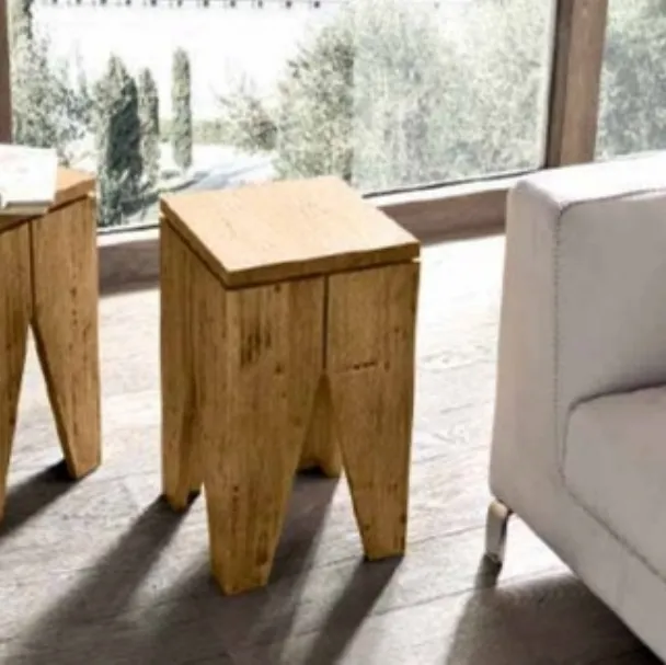 Sgabello Star in legno massiccio anche con funzione di tavolino di FGF Mobili