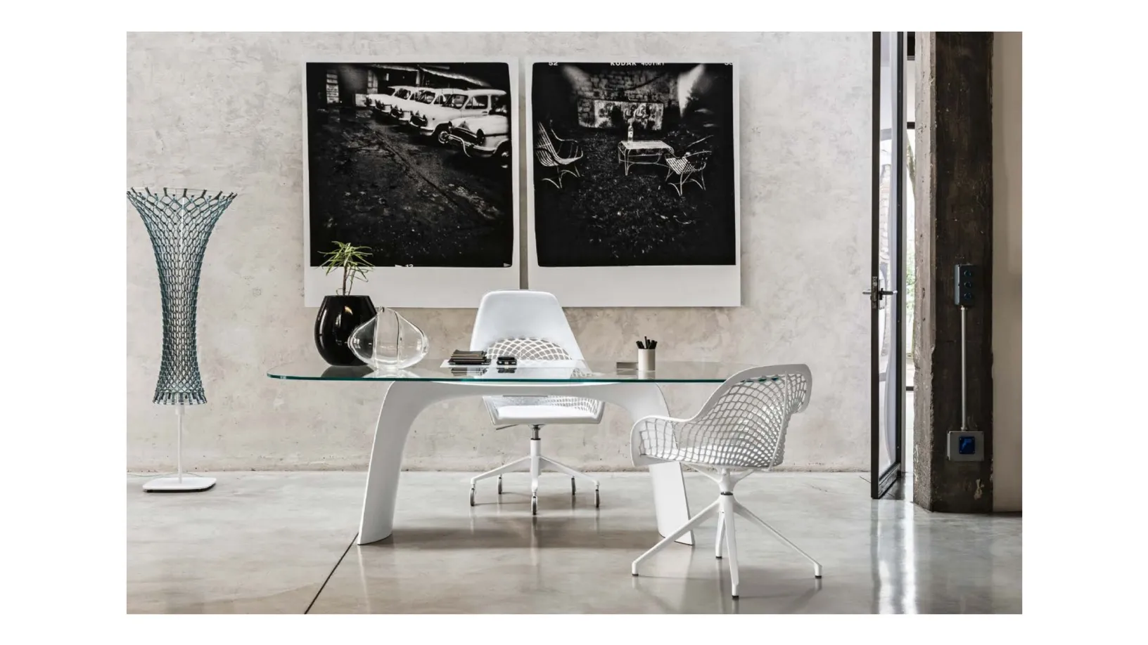 Lampada in metallo con rete in cuoio Guapa Floor Lamp di Midj