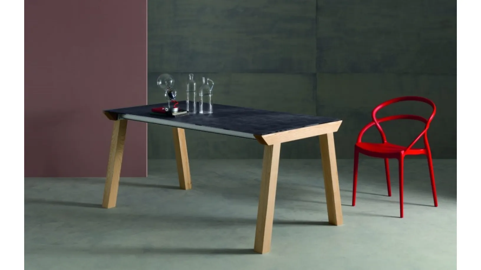 Tavolo con piano in quercia e struttura in frassino, Genius di Eurosedia